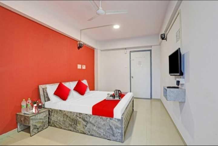 סוראט Oyo Hotel Apple Inn מראה חיצוני תמונה
