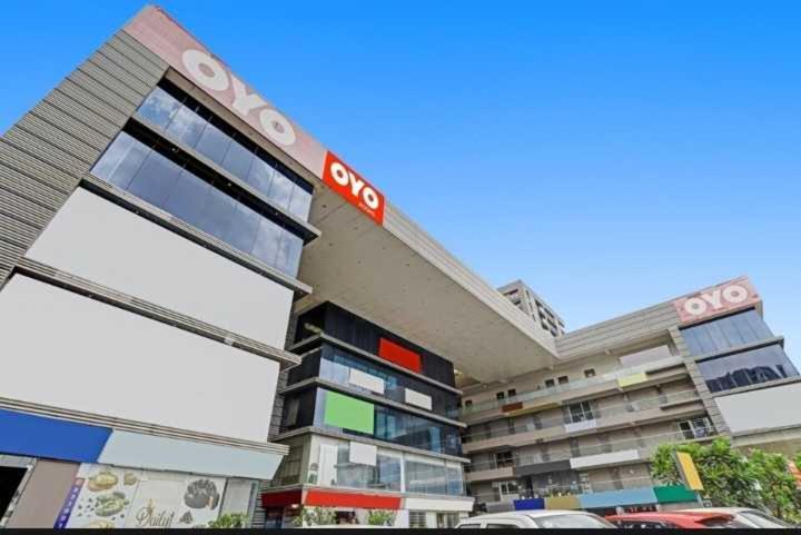 סוראט Oyo Hotel Apple Inn מראה חיצוני תמונה
