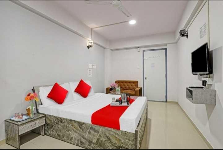 סוראט Oyo Hotel Apple Inn מראה חיצוני תמונה